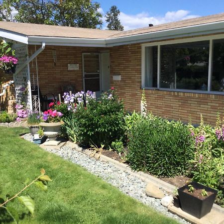 Your Home Away From Home Kelowna Ngoại thất bức ảnh