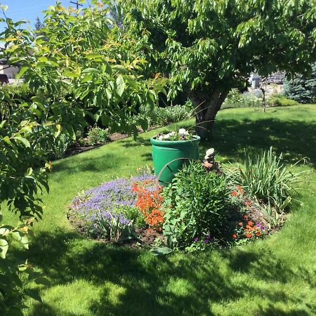 Your Home Away From Home Kelowna Ngoại thất bức ảnh
