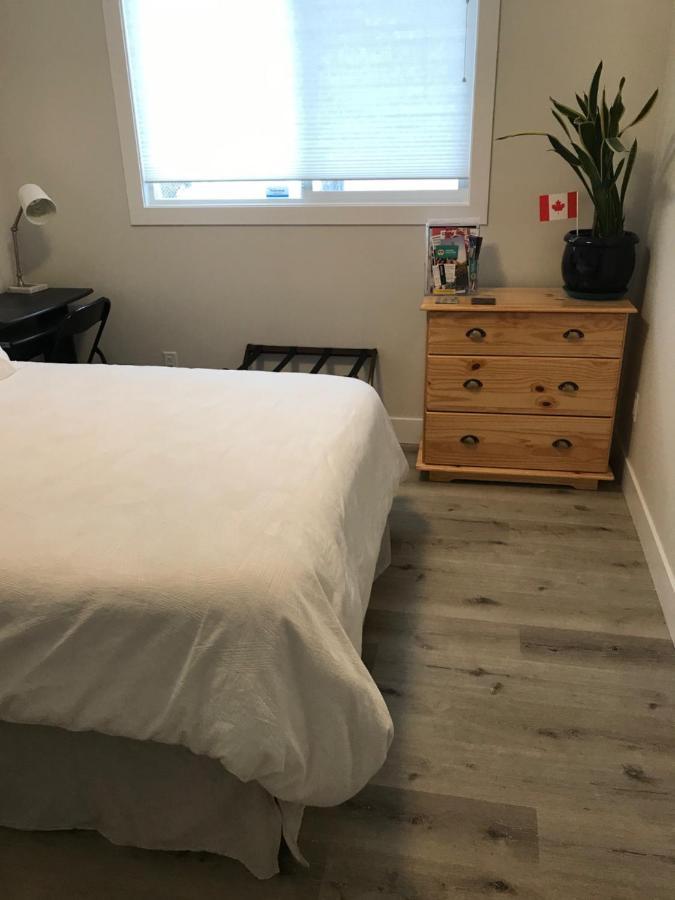 Your Home Away From Home Kelowna Ngoại thất bức ảnh