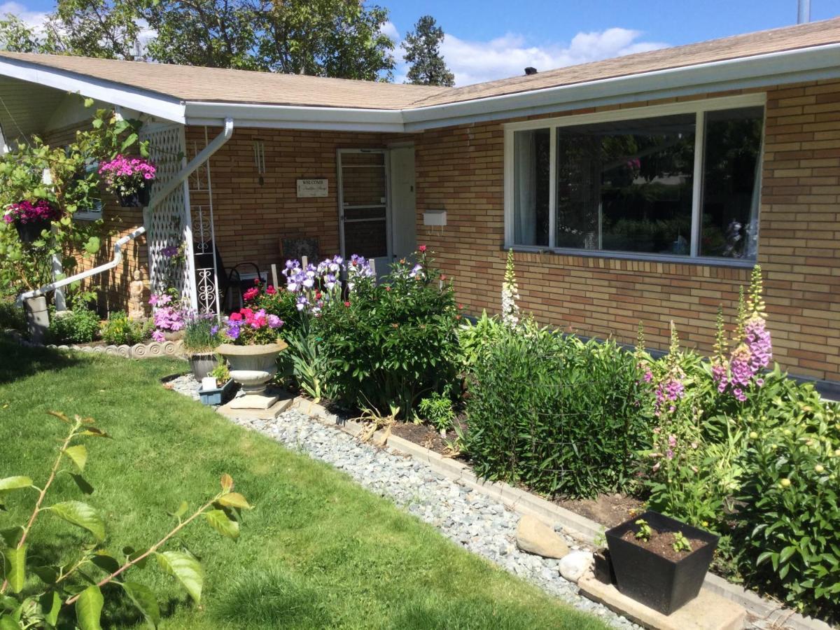Your Home Away From Home Kelowna Ngoại thất bức ảnh