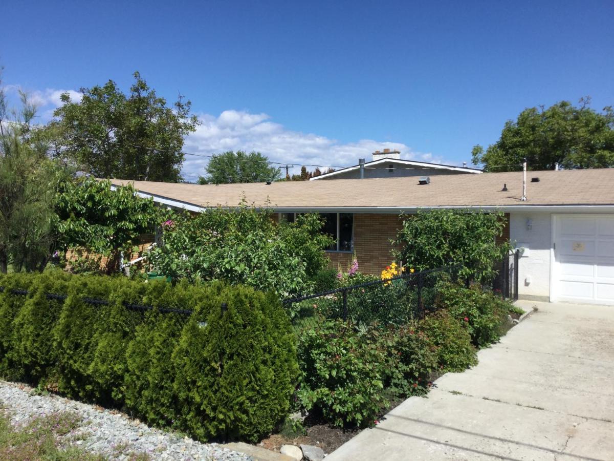 Your Home Away From Home Kelowna Ngoại thất bức ảnh